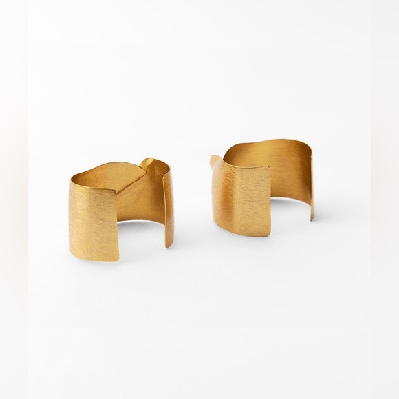 NWT. Zara Golden Pack of Two Rigid Textured Metal Bangles. - Picture 4 of 7